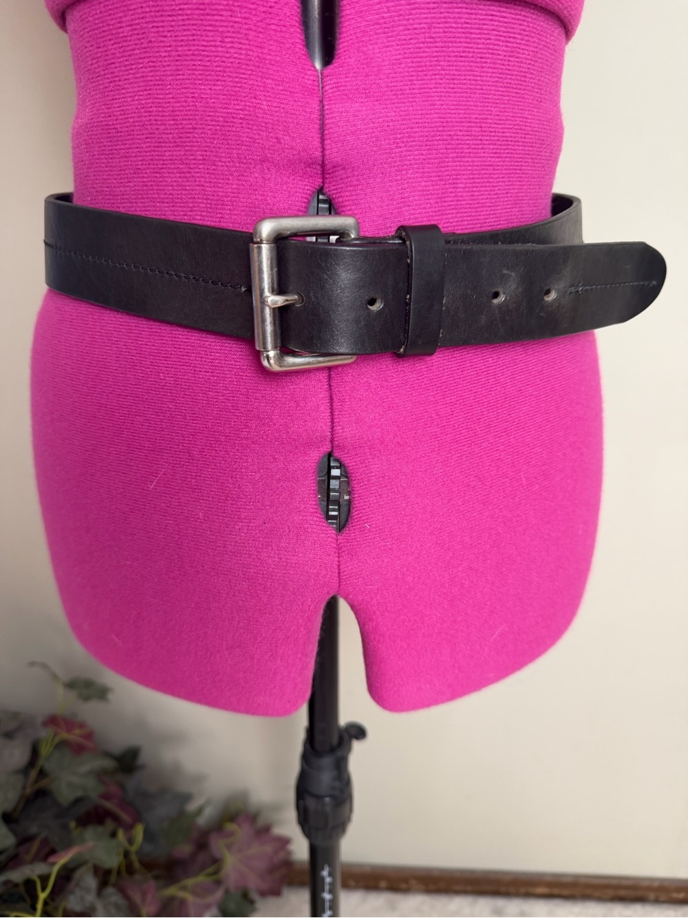 GAP Black Leather Buckle Belt Size 32